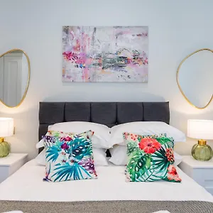 Apartment 5 Star - The Ulsterville Residences - Free On-site Parking, Belfast